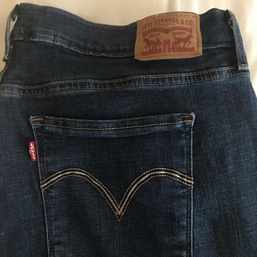 Women’s Sz 18 Levi’s BootCut Jeans 34w32L